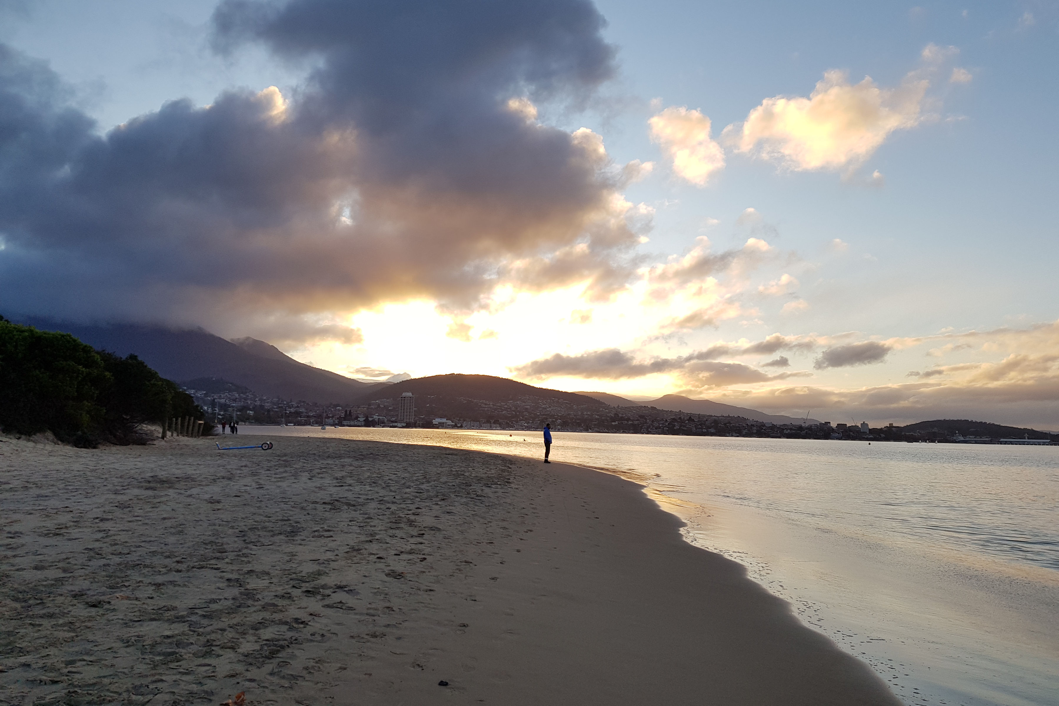 Nutgrove Beach at sunset. Image: Derwent Estuary Program.