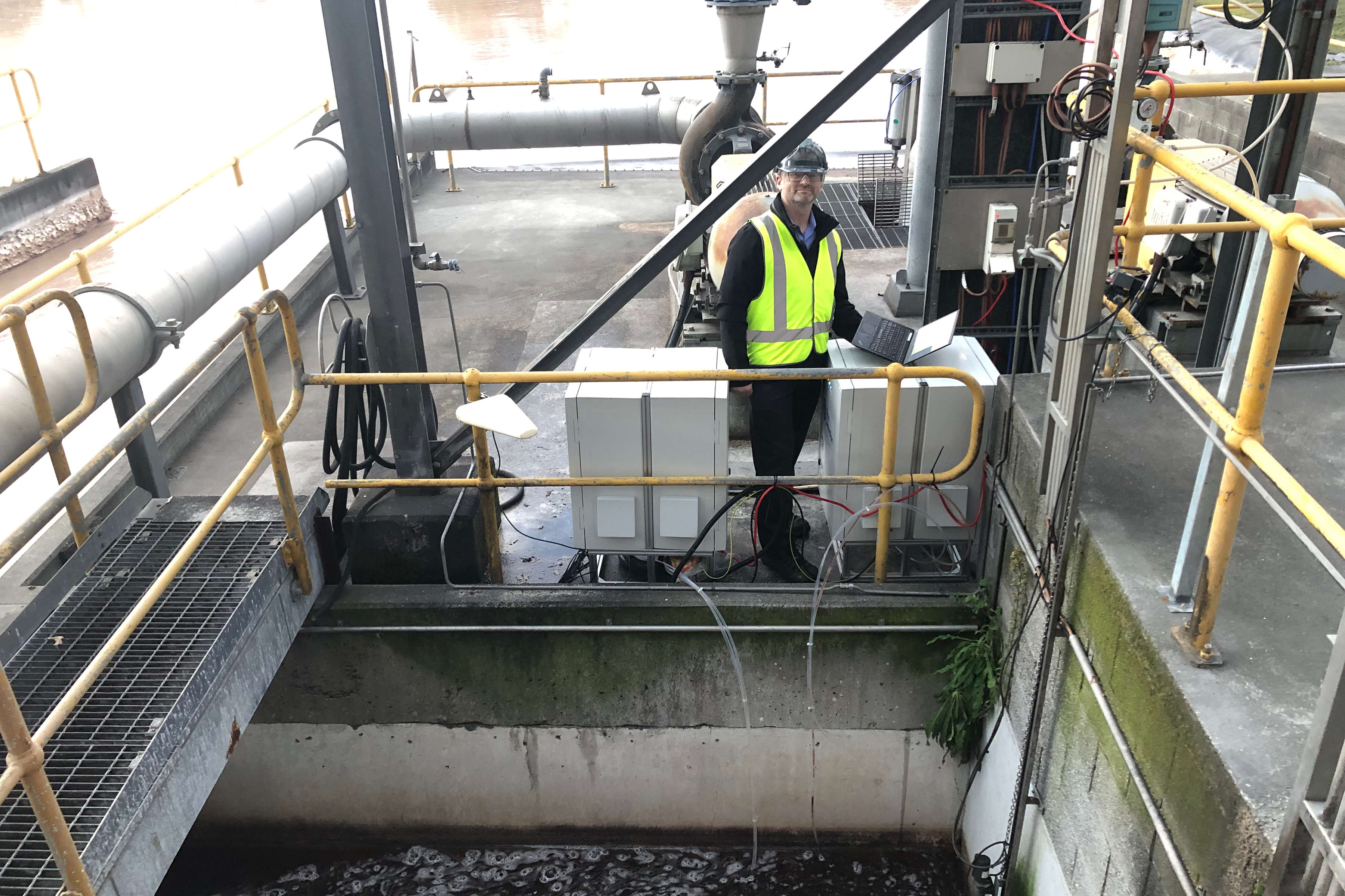 Phillip Fox from Eco Detection installing a water quality analyser at Norske Skog paper mill. Image: Derwent Estuary Program.